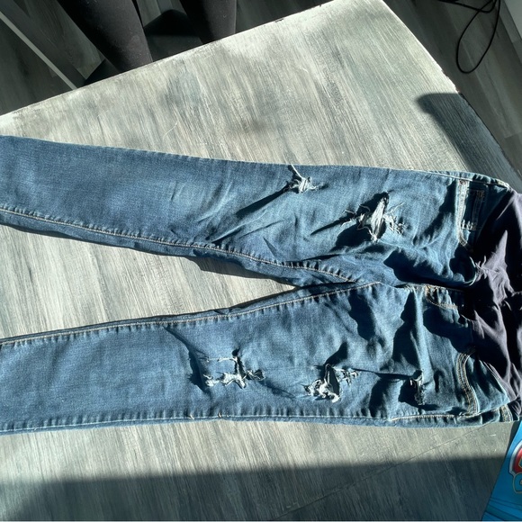 Old Navy Maternity Jeans (ripped style) Barely worn.Size 8 - Picture 2 of 2